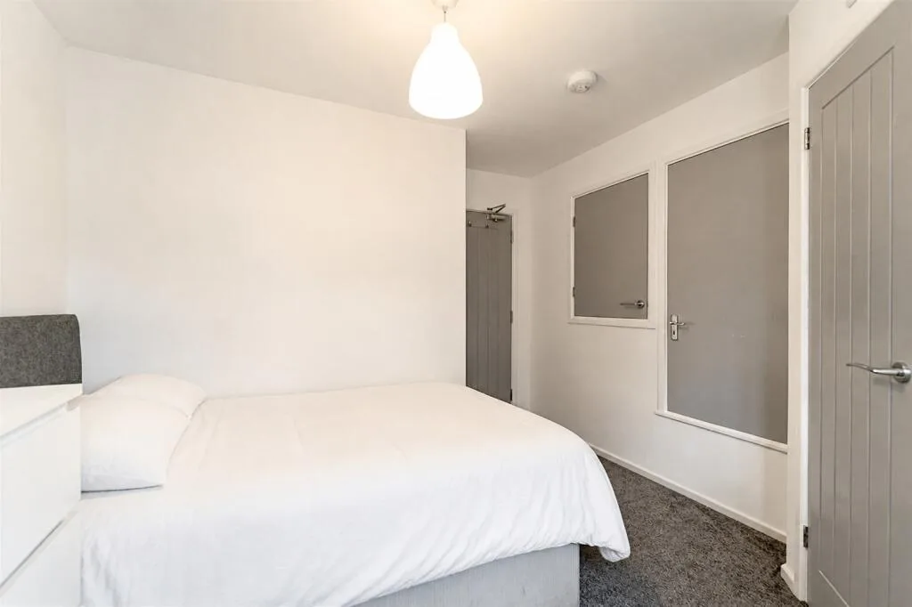 6 bedroom house for rent