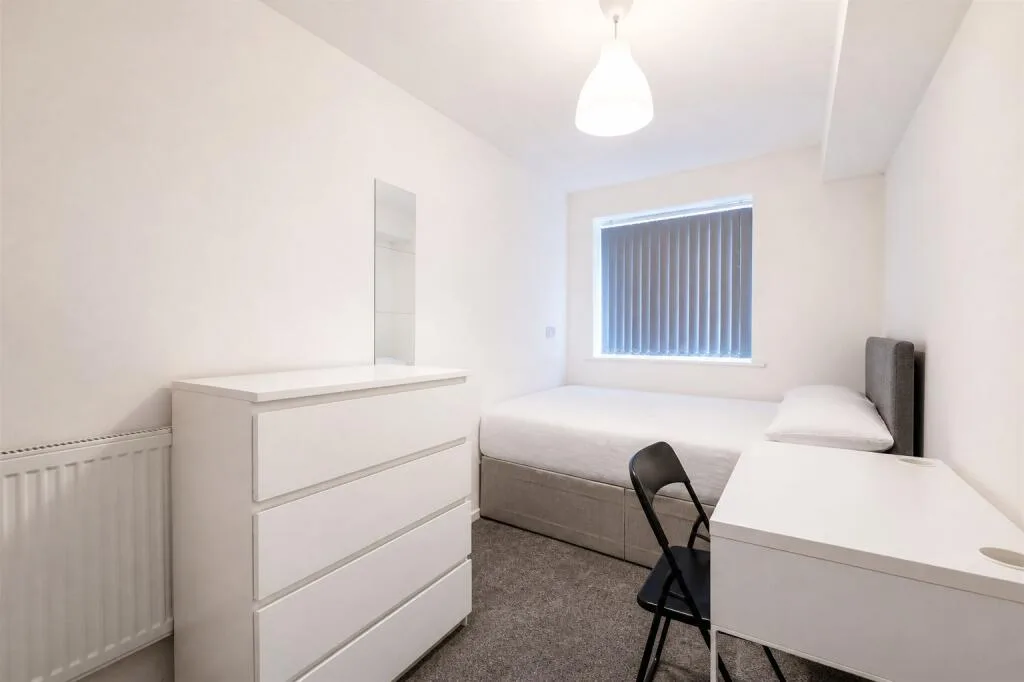 6 bedroom house for rent