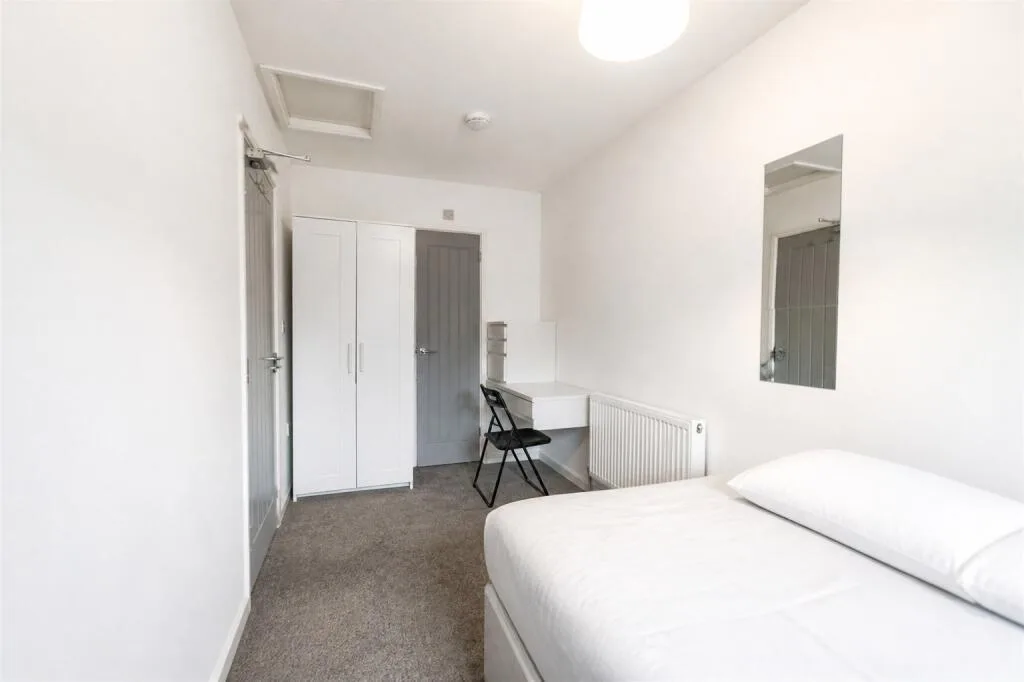 6 bedroom house for rent