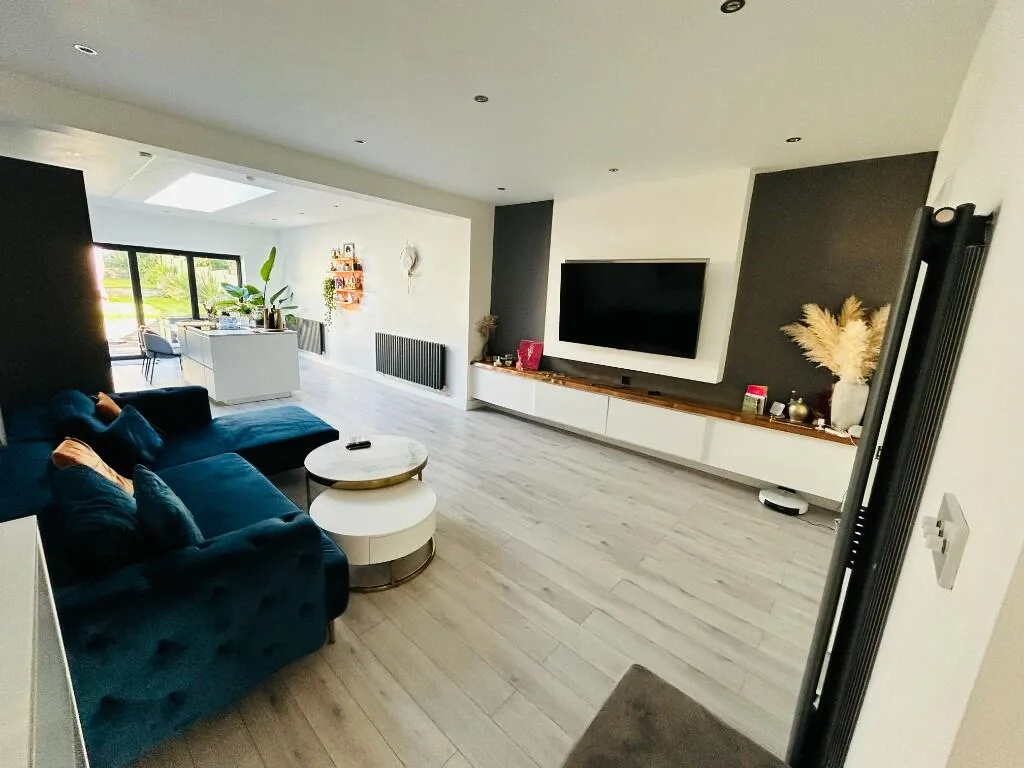 3 bedroom semi-detached house for rent
