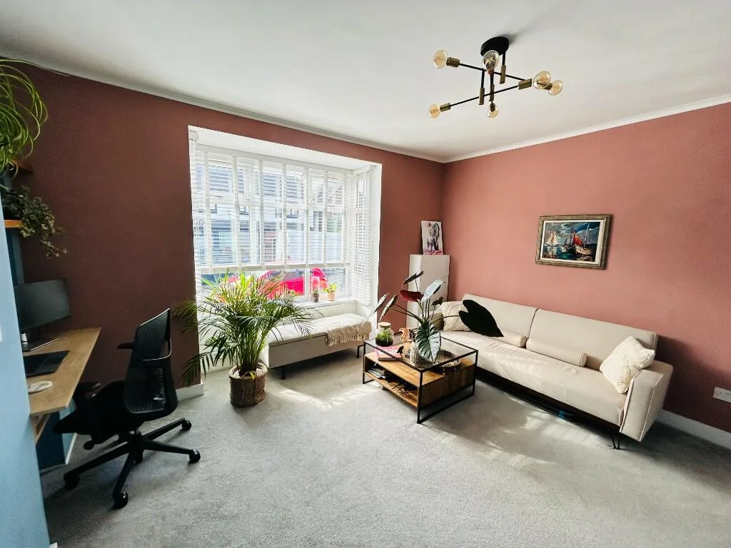 3 bedroom semi-detached house for rent