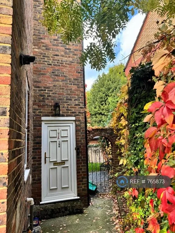 2 bedroom detached house for rent