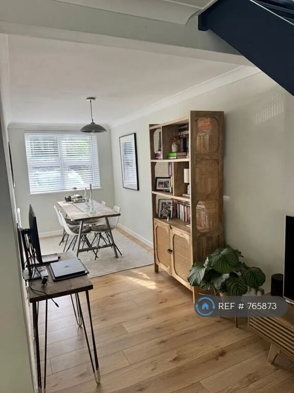 2 bedroom detached house for rent