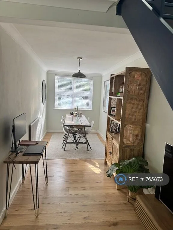 2 bedroom detached house for rent