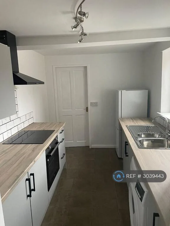 3 bedroom flat for rent