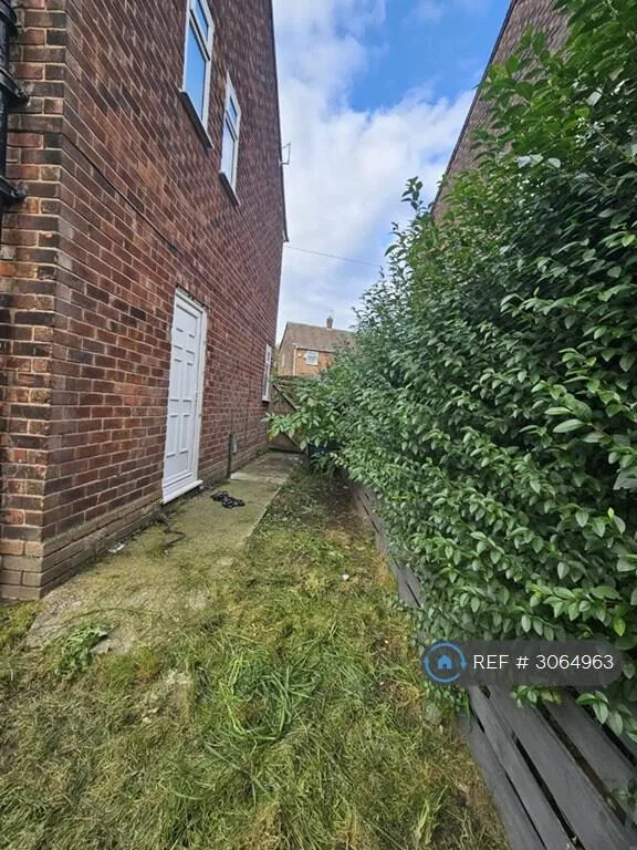 2 bedroom semi-detached house for rent