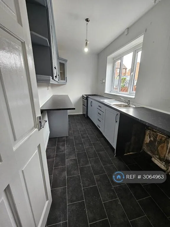 2 bedroom semi-detached house for rent