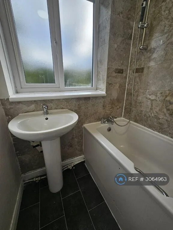 2 bedroom semi-detached house for rent