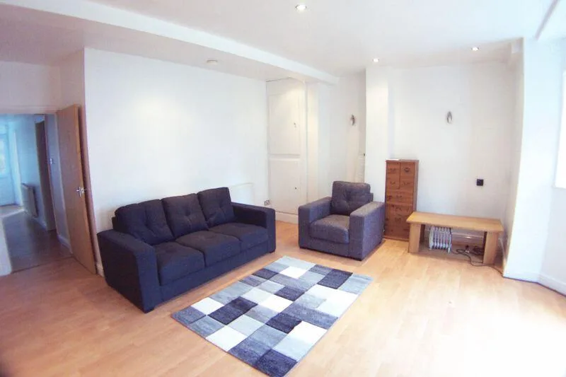 3 bedroom flat for rent