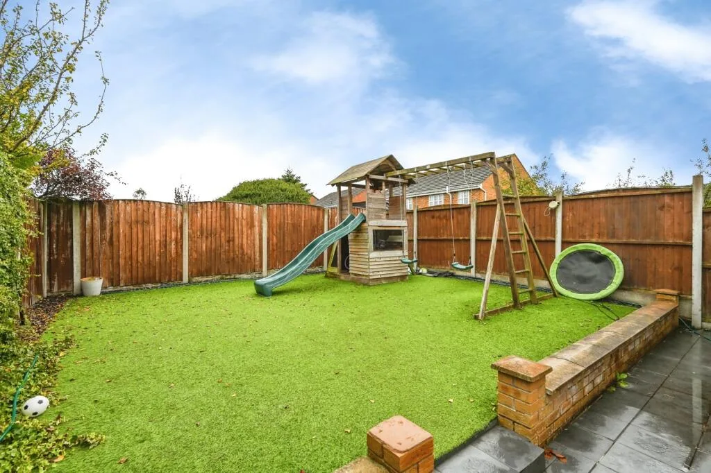 3 bedroom semi-detached house for rent
