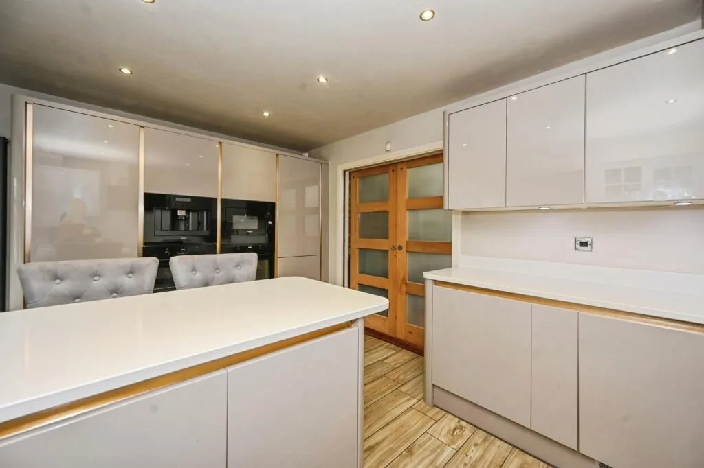3 bedroom semi-detached house for rent