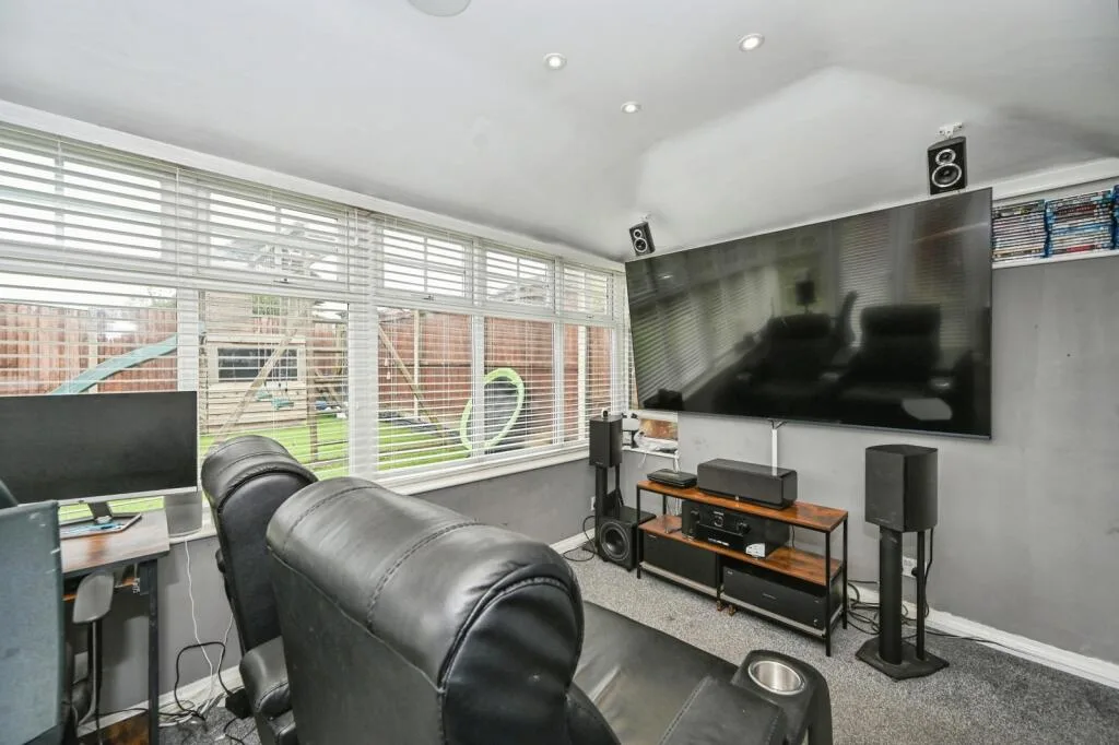 3 bedroom semi-detached house for rent
