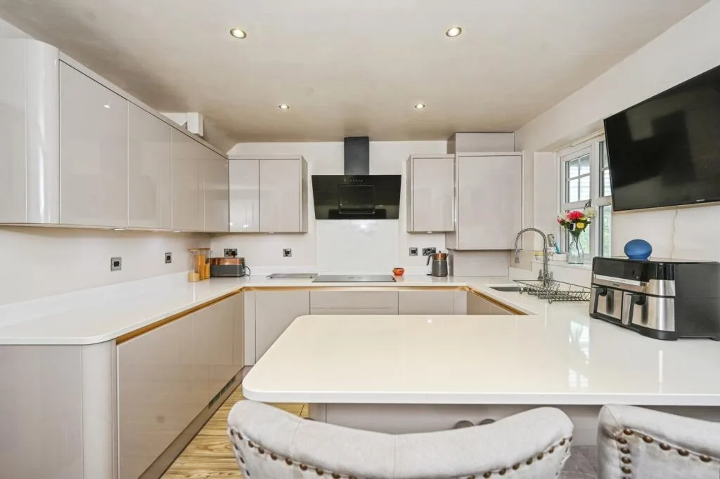 3 bedroom semi-detached house for rent