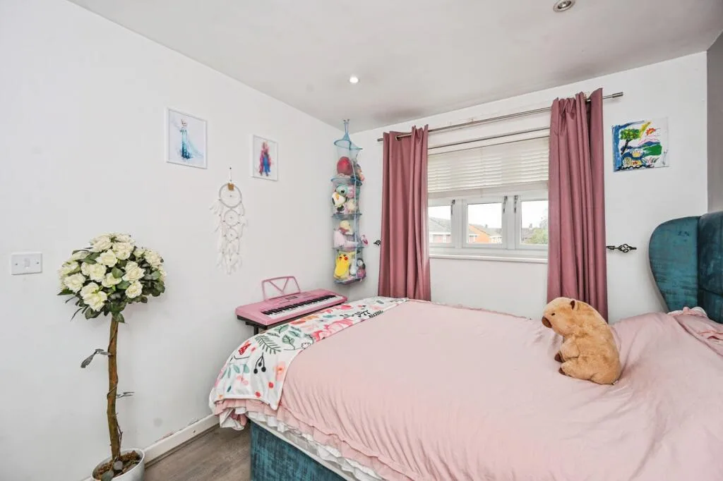 3 bedroom semi-detached house for rent