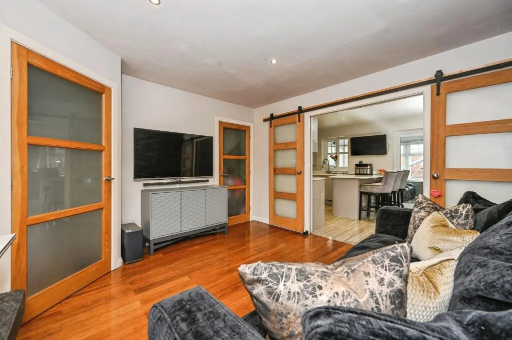 3 bedroom semi-detached house for rent