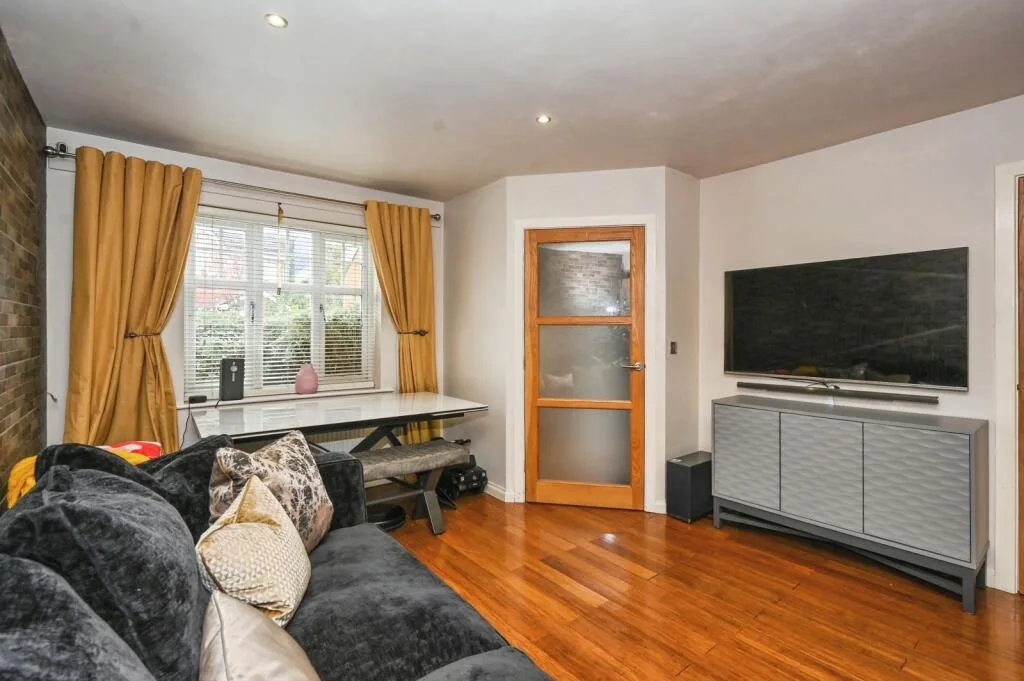 3 bedroom semi-detached house for rent