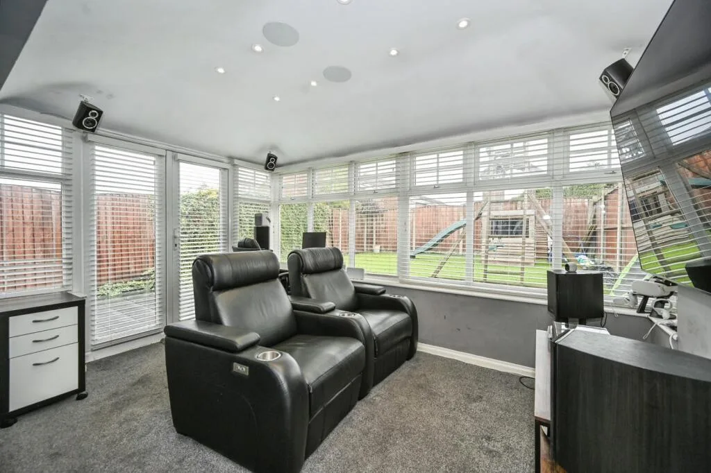 3 bedroom semi-detached house for rent