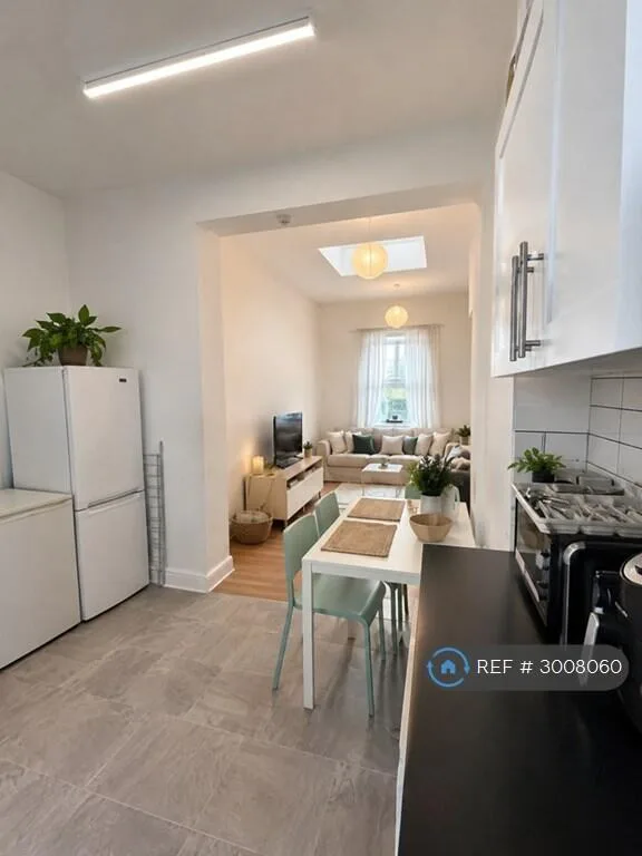 5 bedroom flat for rent
