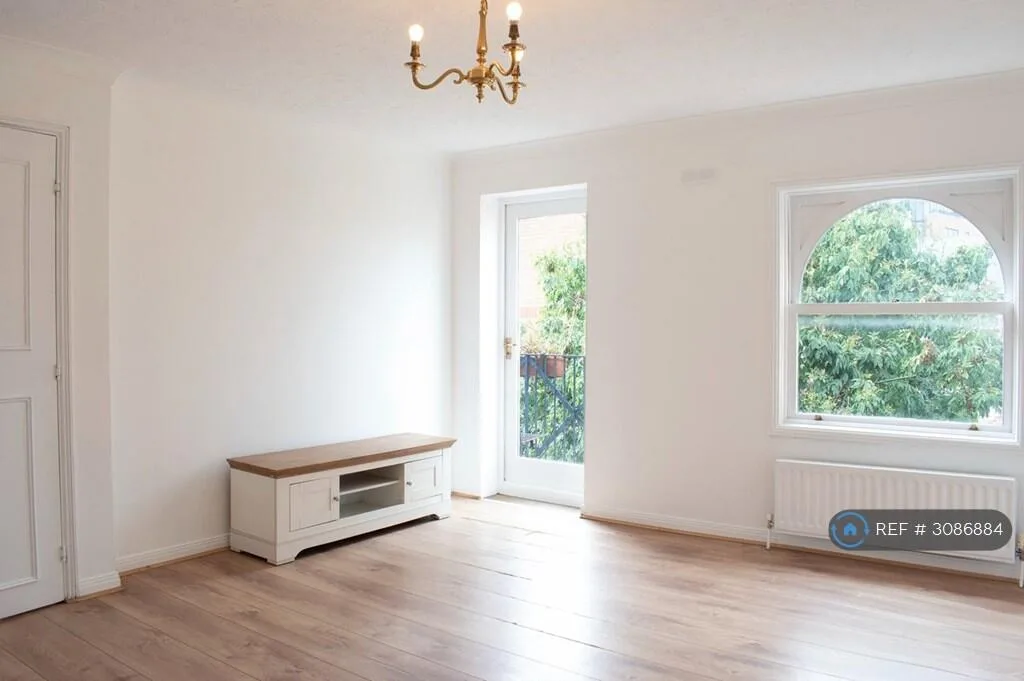 2 bedroom maisonette for rent