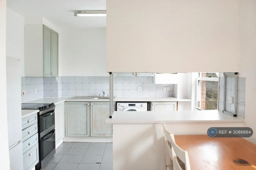 2 bedroom maisonette for rent