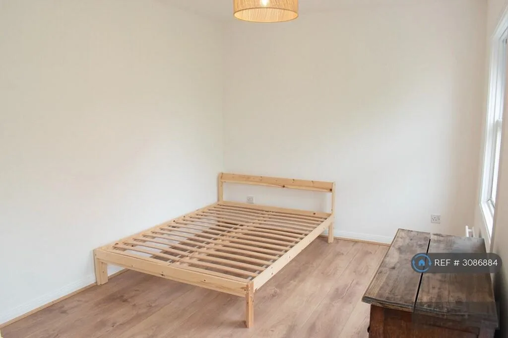 2 bedroom maisonette for rent