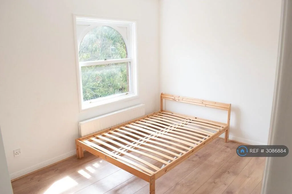 2 bedroom maisonette for rent