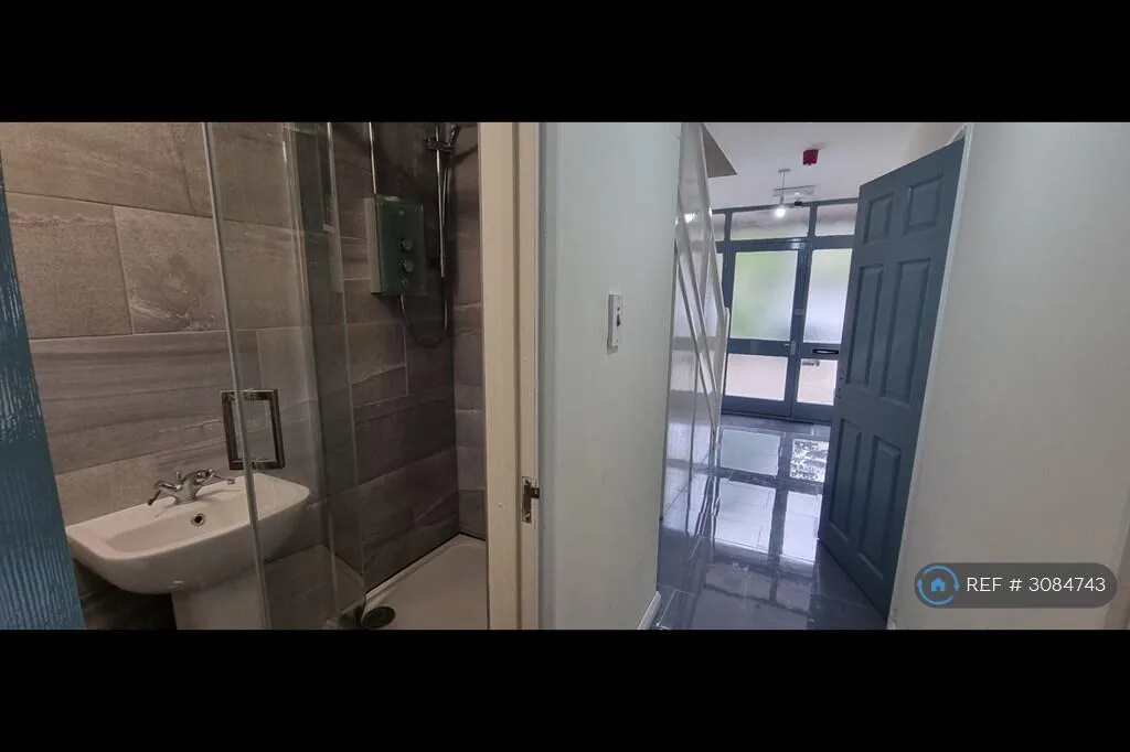 5 bedroom terraced house for rent