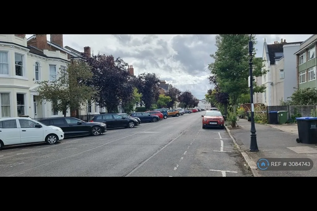 5 bedroom terraced house for rent