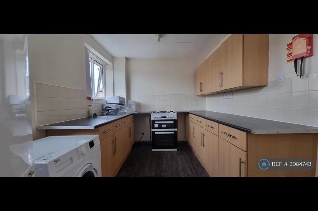 5 bedroom terraced house for rent