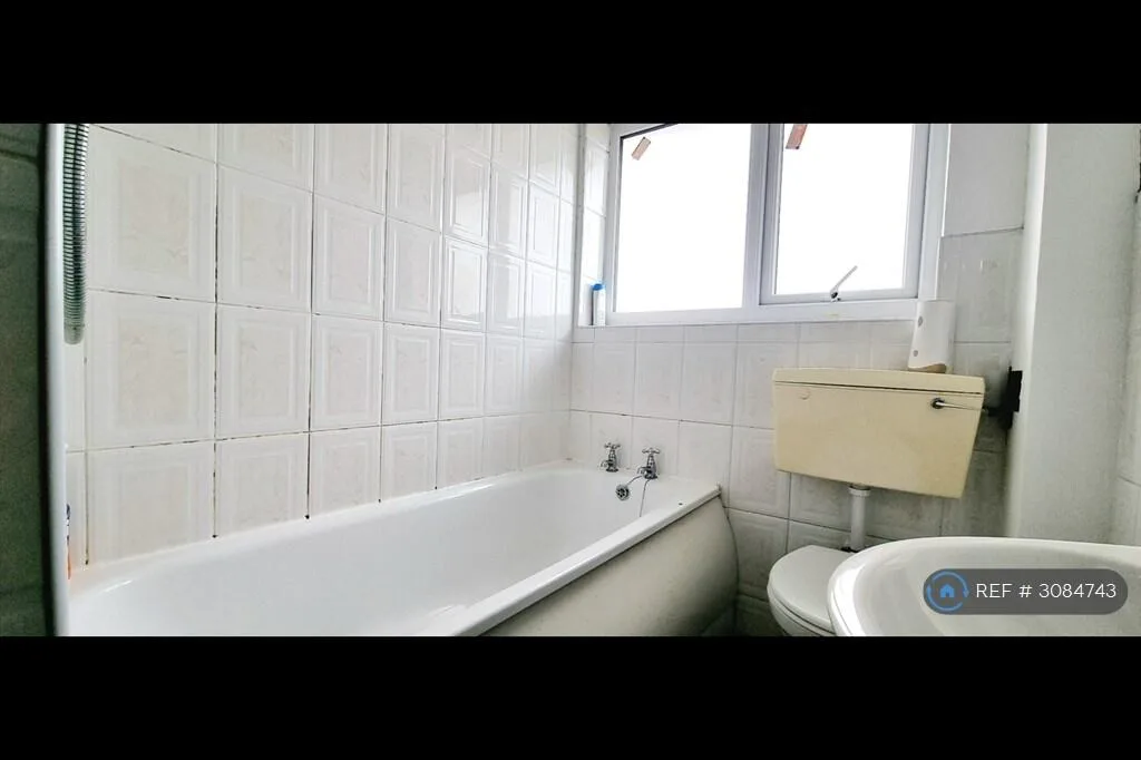 5 bedroom terraced house for rent