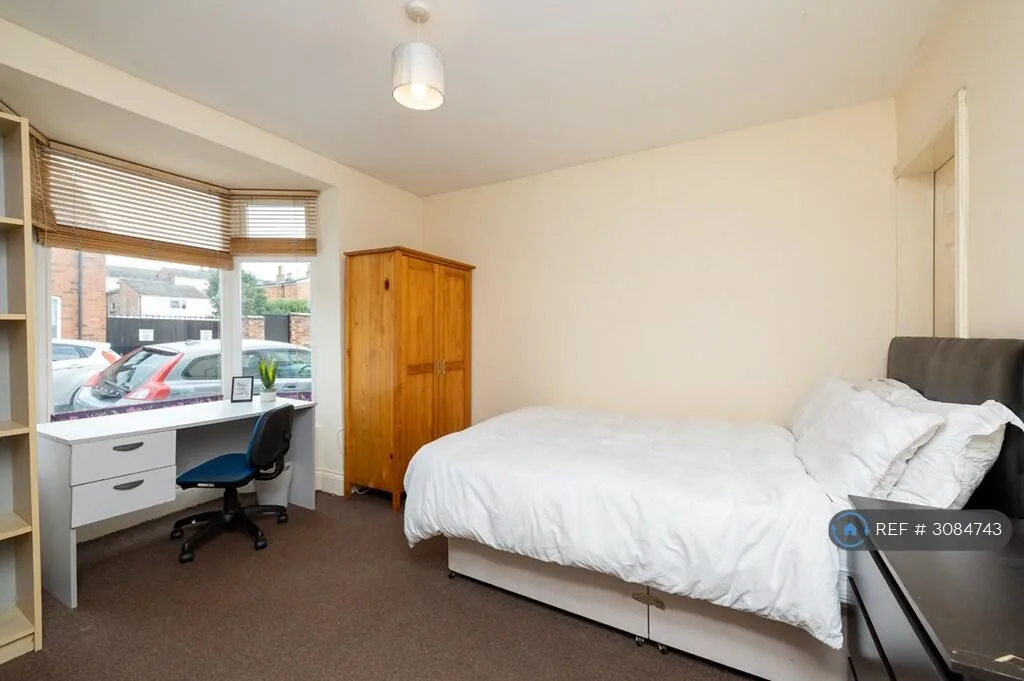 5 bedroom terraced house for rent