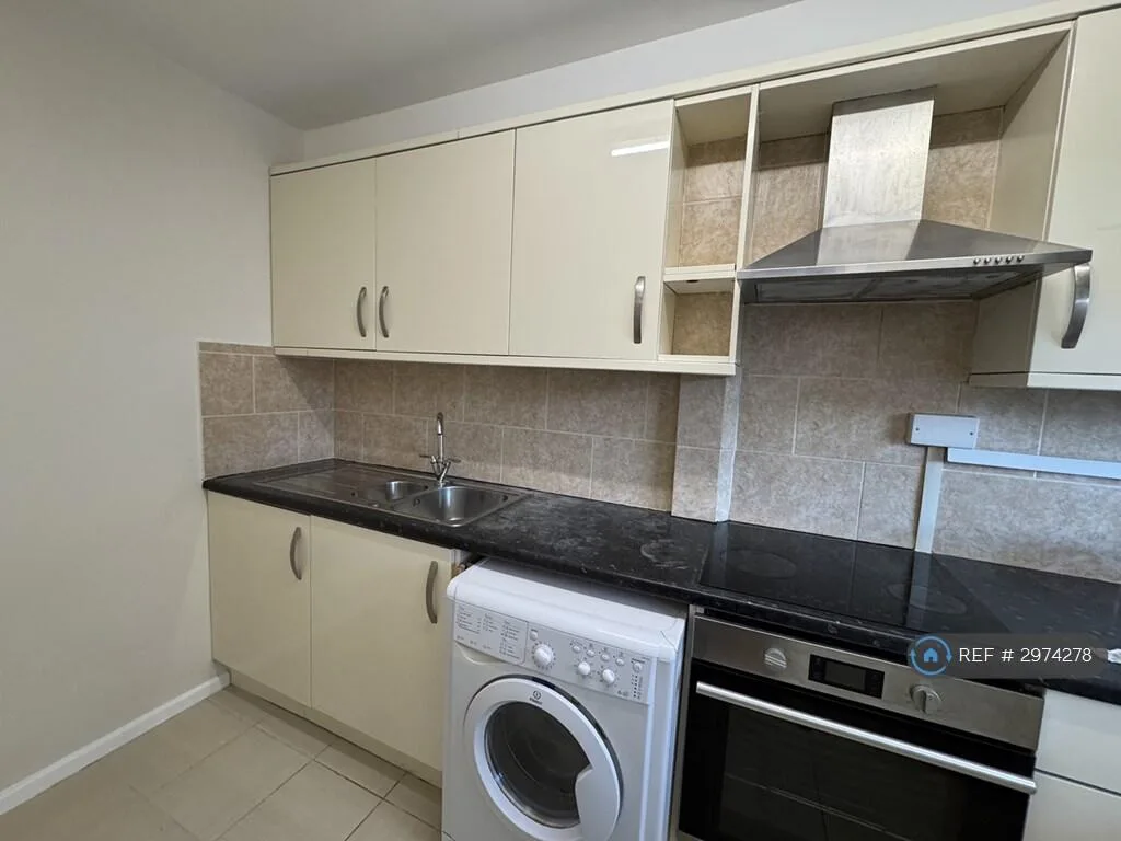 2 bedroom maisonette for rent