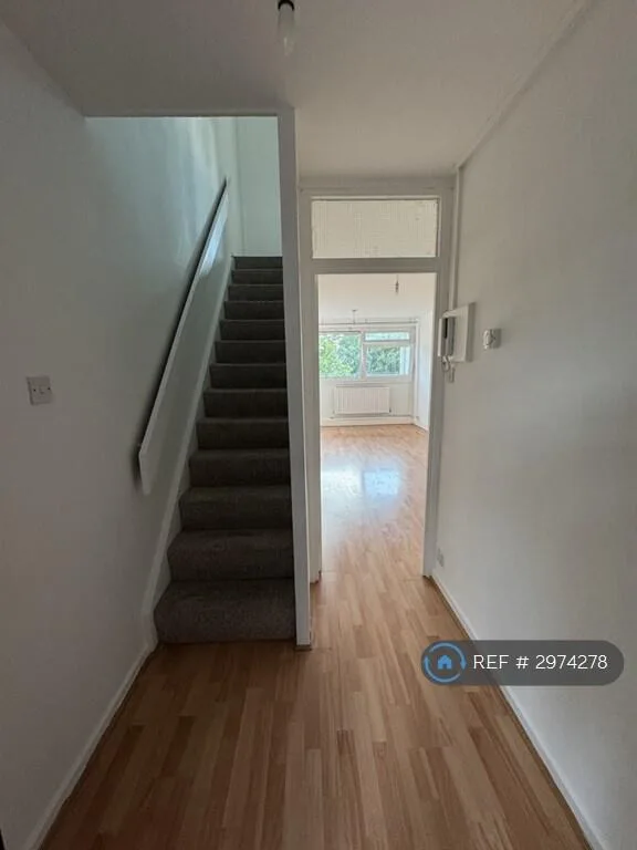 2 bedroom maisonette for rent