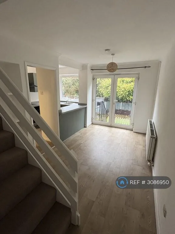 3 bedroom end of terrace house for rent