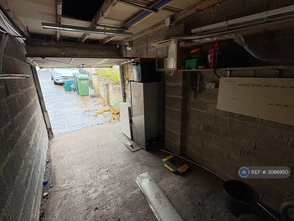 3 bedroom end of terrace house for rent
