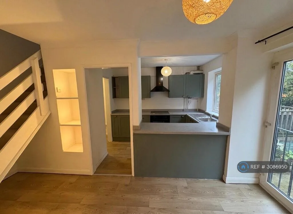 3 bedroom end of terrace house for rent