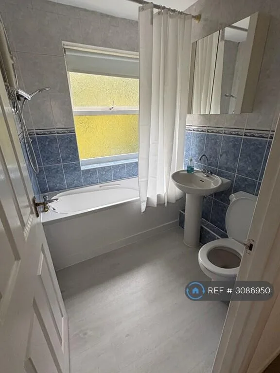 3 bedroom end of terrace house for rent