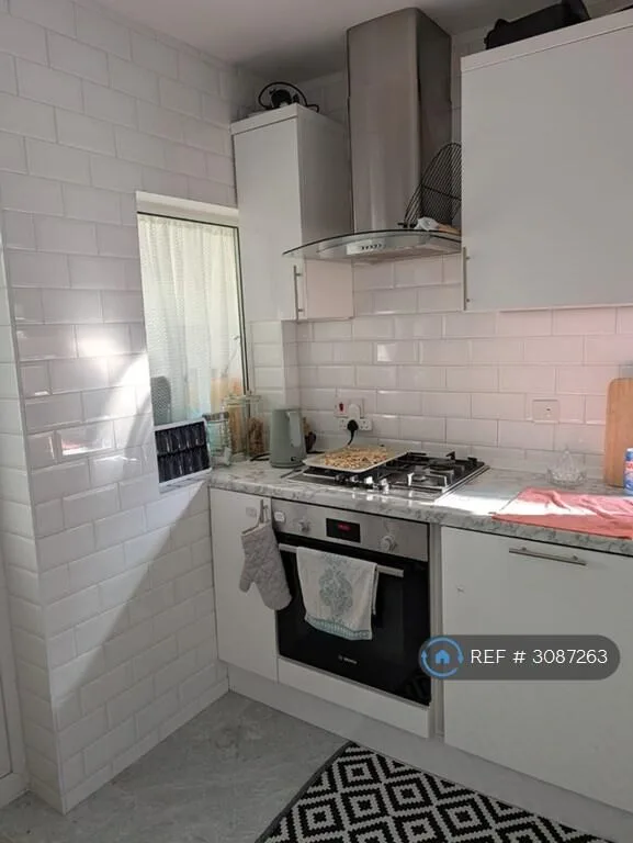 3 bedroom semi-detached house for rent