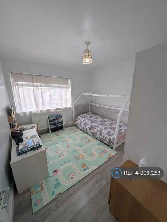 3 bedroom semi-detached house for rent