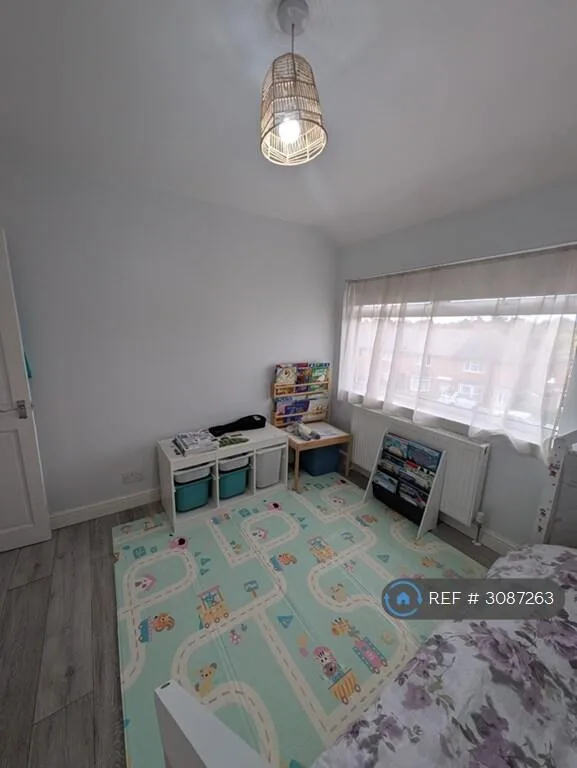 3 bedroom semi-detached house for rent