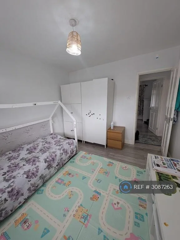 3 bedroom semi-detached house for rent