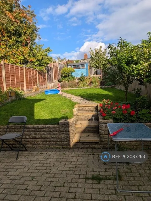 3 bedroom semi-detached house for rent
