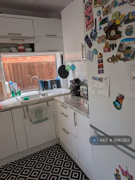 3 bedroom semi-detached house for rent