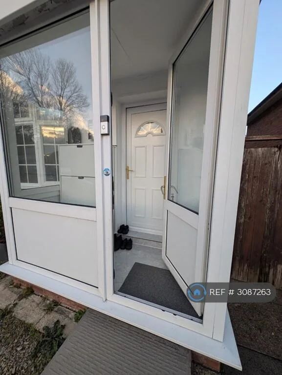 3 bedroom semi-detached house for rent