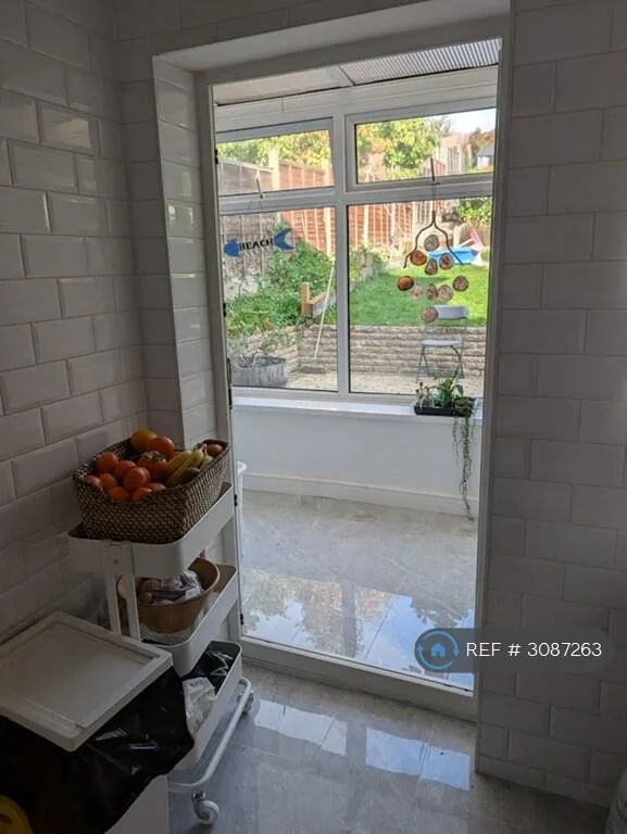 3 bedroom semi-detached house for rent