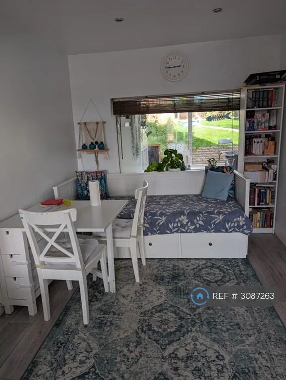 3 bedroom semi-detached house for rent