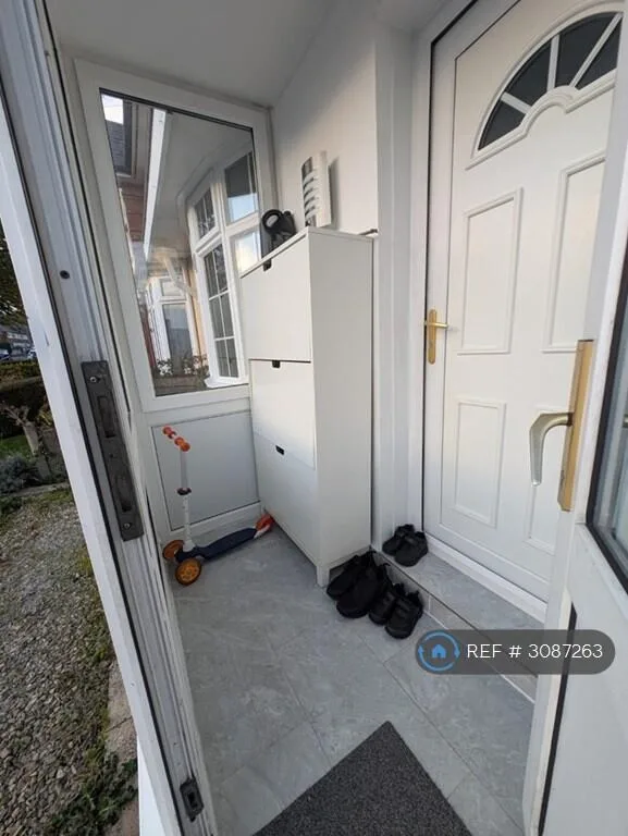 3 bedroom semi-detached house for rent