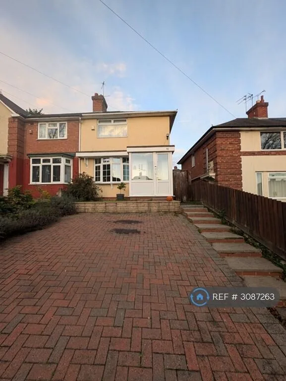 3 bedroom semi-detached house for rent