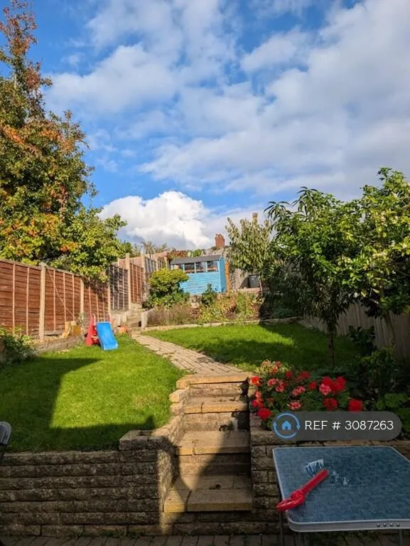 3 bedroom semi-detached house for rent