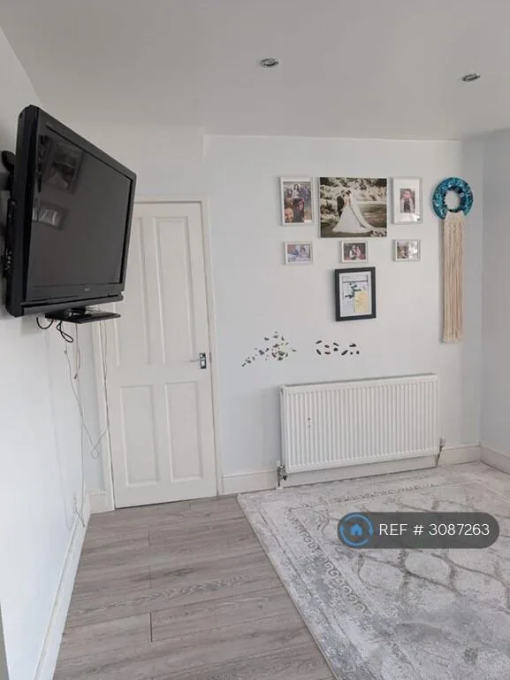 3 bedroom semi-detached house for rent